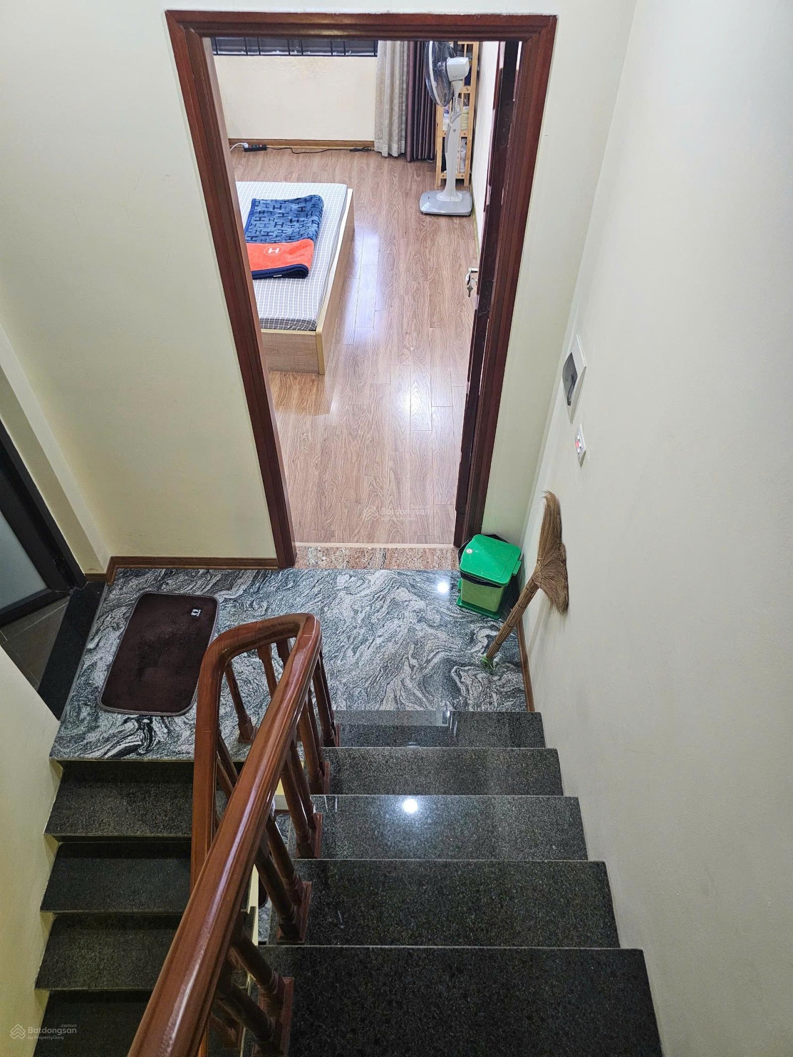 Bán nhà Lô góc tại Phố Trạm,Long Biên 6 tỷ, 35 m2, view đẹp, ban công thoáng sáng, gần AEON LB.