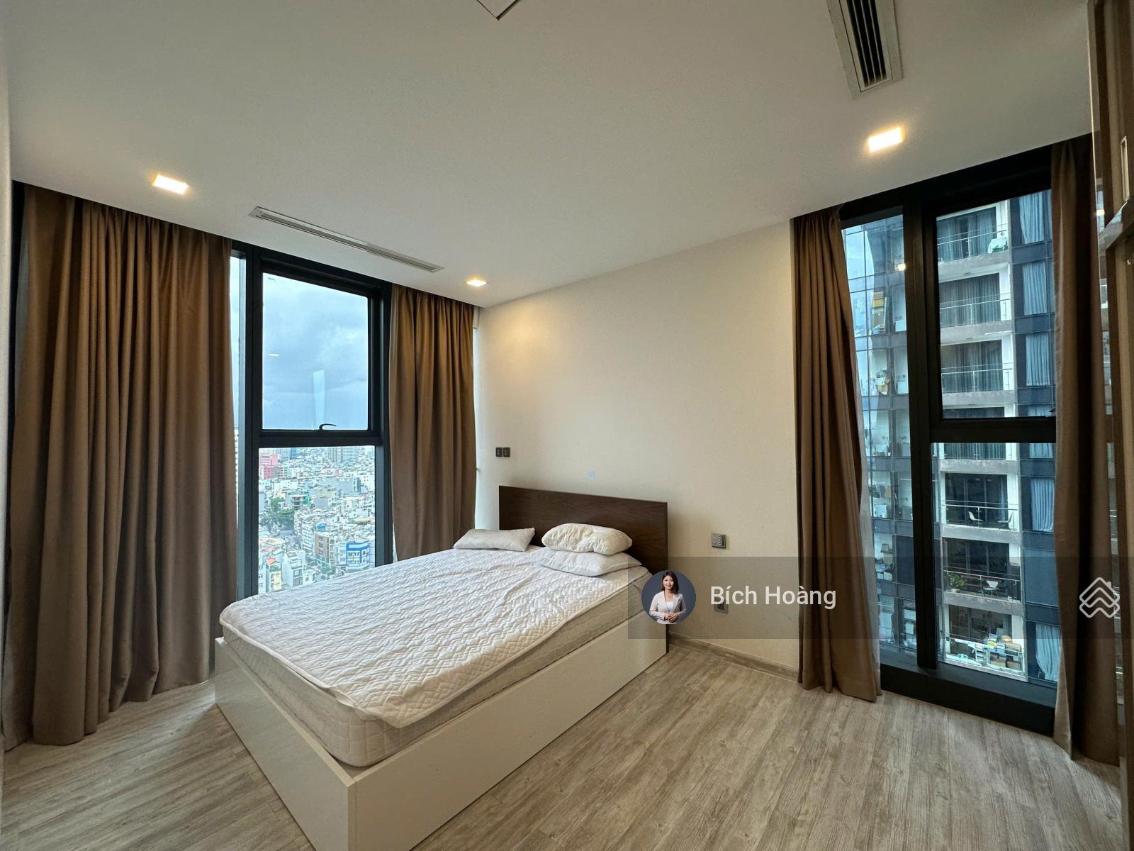 Độc quyền-Vinhomes Golden River Quận 1: Căn hộ 3PN cho thuê giá 38 triệu VND/th, miễn phí quản lý Độc quyền-Vinhomes Golden River Quận 1: Căn hộ 3PN cho thuê giá 38 triệu VND/th, miễn phí quản lý