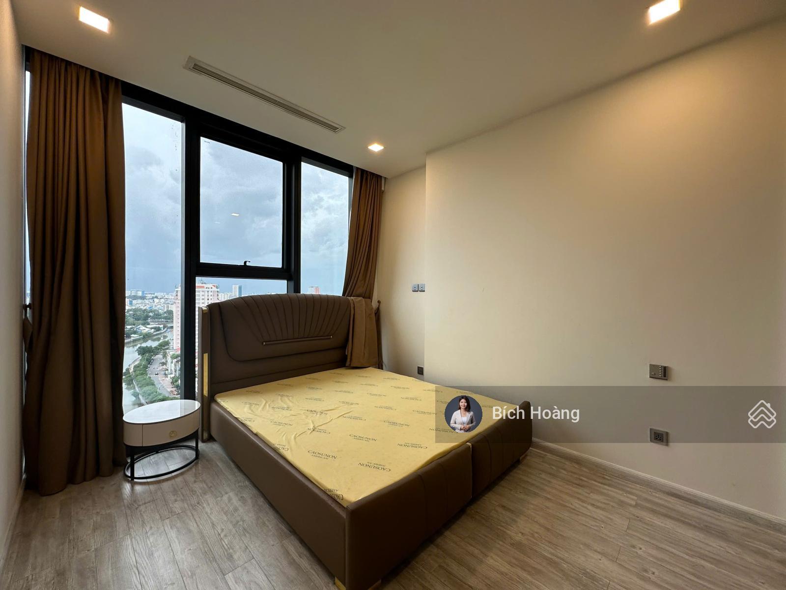 Độc quyền-Vinhomes Golden River Quận 1: Căn hộ 3PN cho thuê giá 38 triệu VND/th, miễn phí quản lý Độc quyền-Vinhomes Golden River Quận 1: Căn hộ 3PN cho thuê giá 38 triệu VND/th, miễn phí quản lý