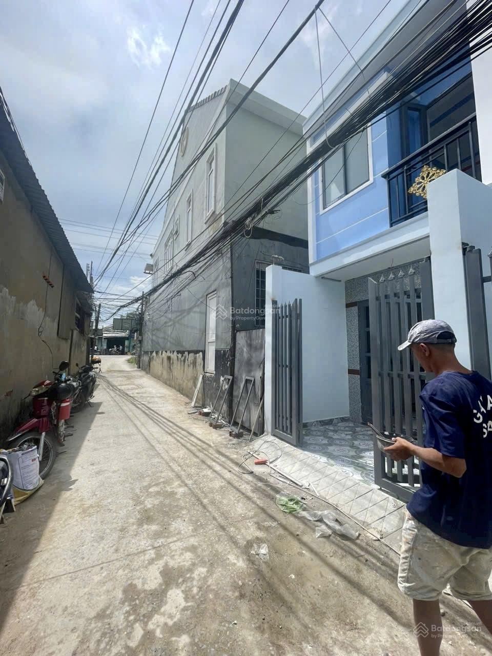 Cần bán gấp căn nhà, rớt nhựa TL 825 20m vào nhà