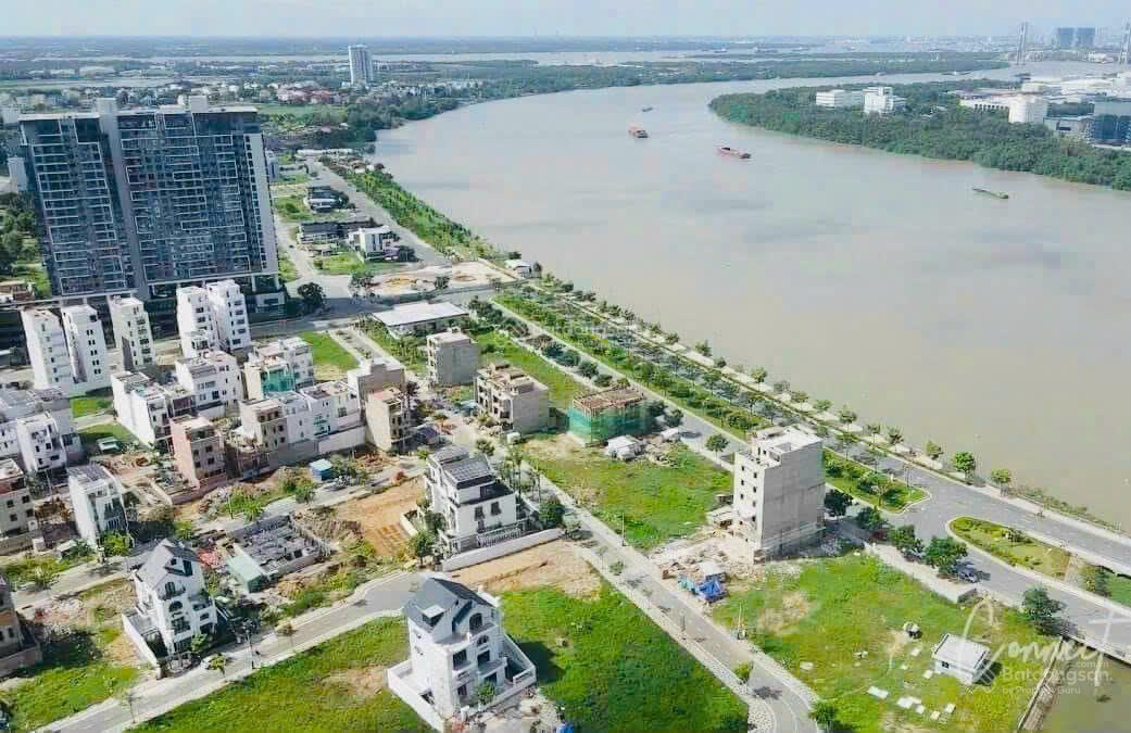 Cần bán nhanh đất biệt thự dự án Huy Hoàng vị trí đẹp đối diện công viên DT 15x20m giá rẻ 175tr/m