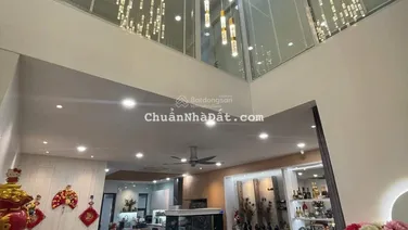 Nhà hoàn thiện kế trung tâm mại Diamond Sky Vạn Phúc City 7x21m, hầm 4 Lầu full nội thất ở cao cấp
