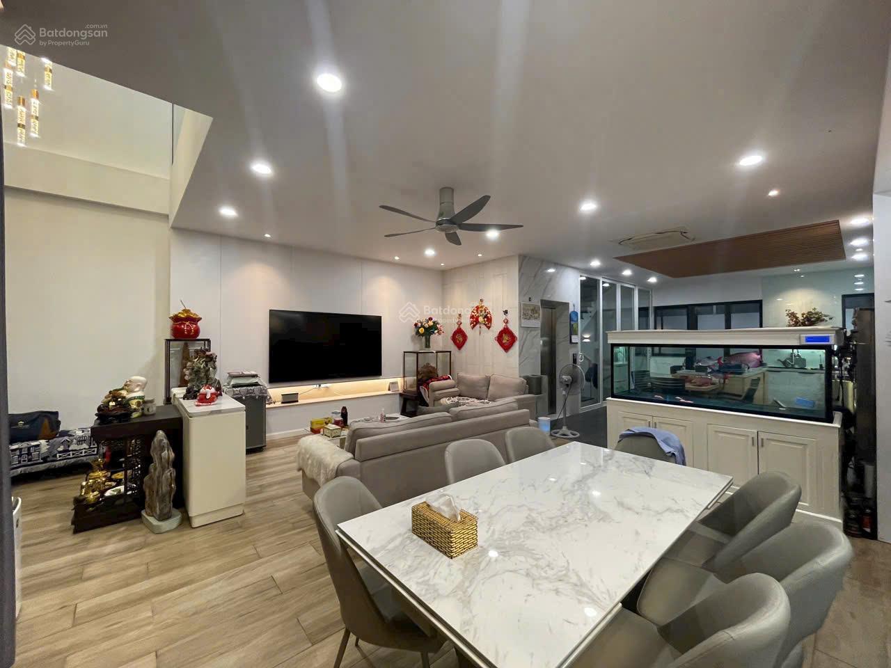 Nhà hoàn thiện kế trung tâm mại Diamond Sky Vạn Phúc City 7x21m, hầm 4 Lầu full nội thất ở cao cấp