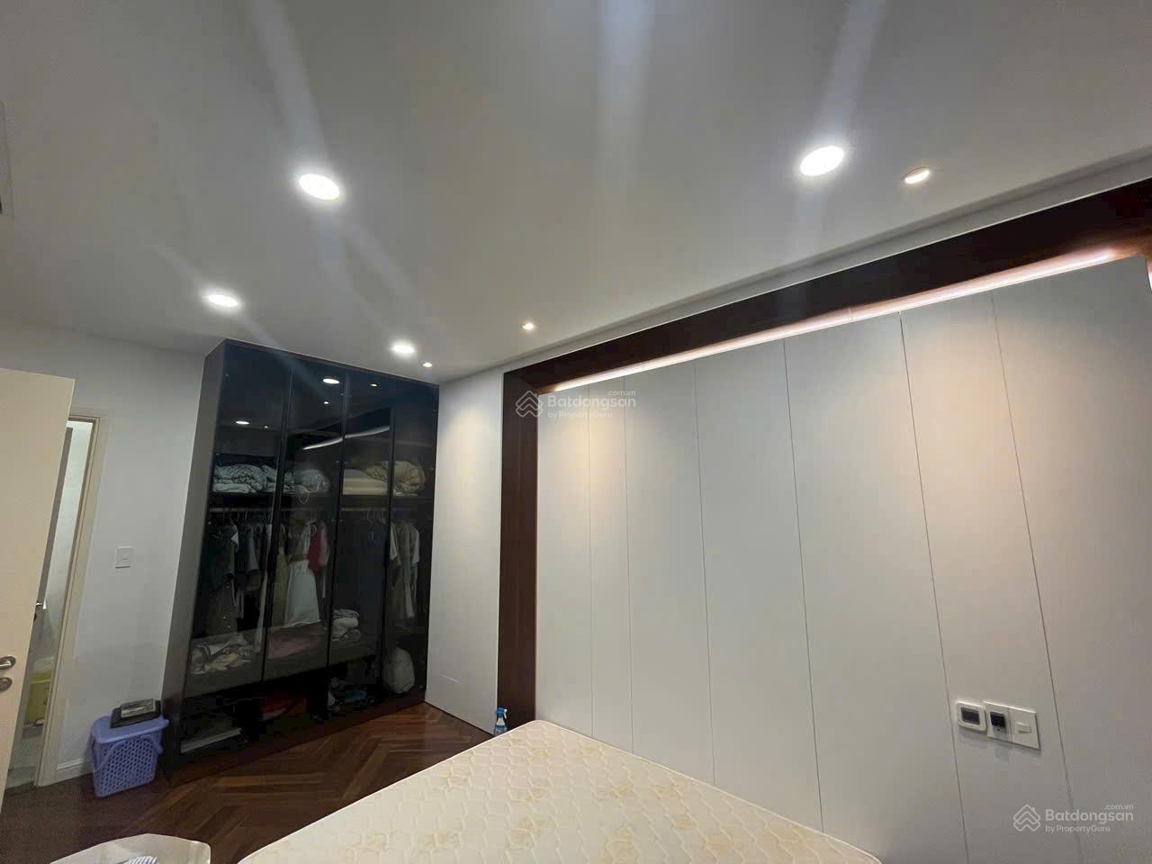 Nhà hoàn thiện kế trung tâm mại Diamond Sky Vạn Phúc City 7x21m, hầm 4 Lầu full nội thất ở cao cấp