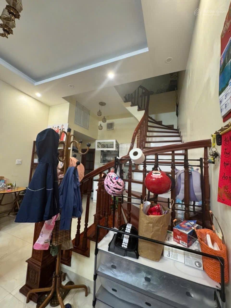 Bán nhà Phạm Hồng Thái BĐ dt 40 m 4 tầng, mặt tiền 5m, 9.5 tỷ, lô góc 20m ra phố vị trí ví