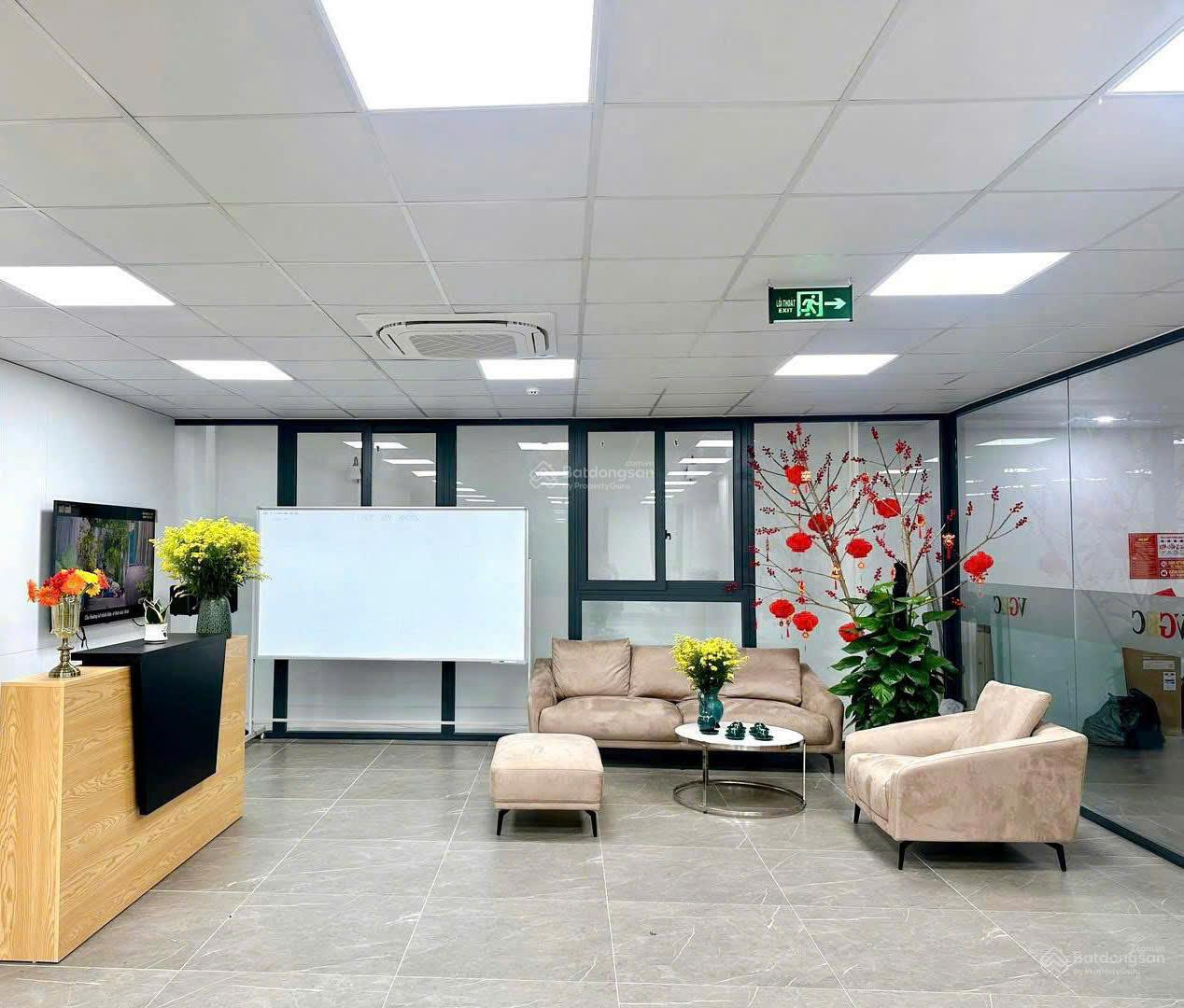 Mời thuê văn phòng 200m2 đầy đủ đồ sẵn vào hoạt động. Mặt đường 19.5m KĐT Nam Đầm Vạc