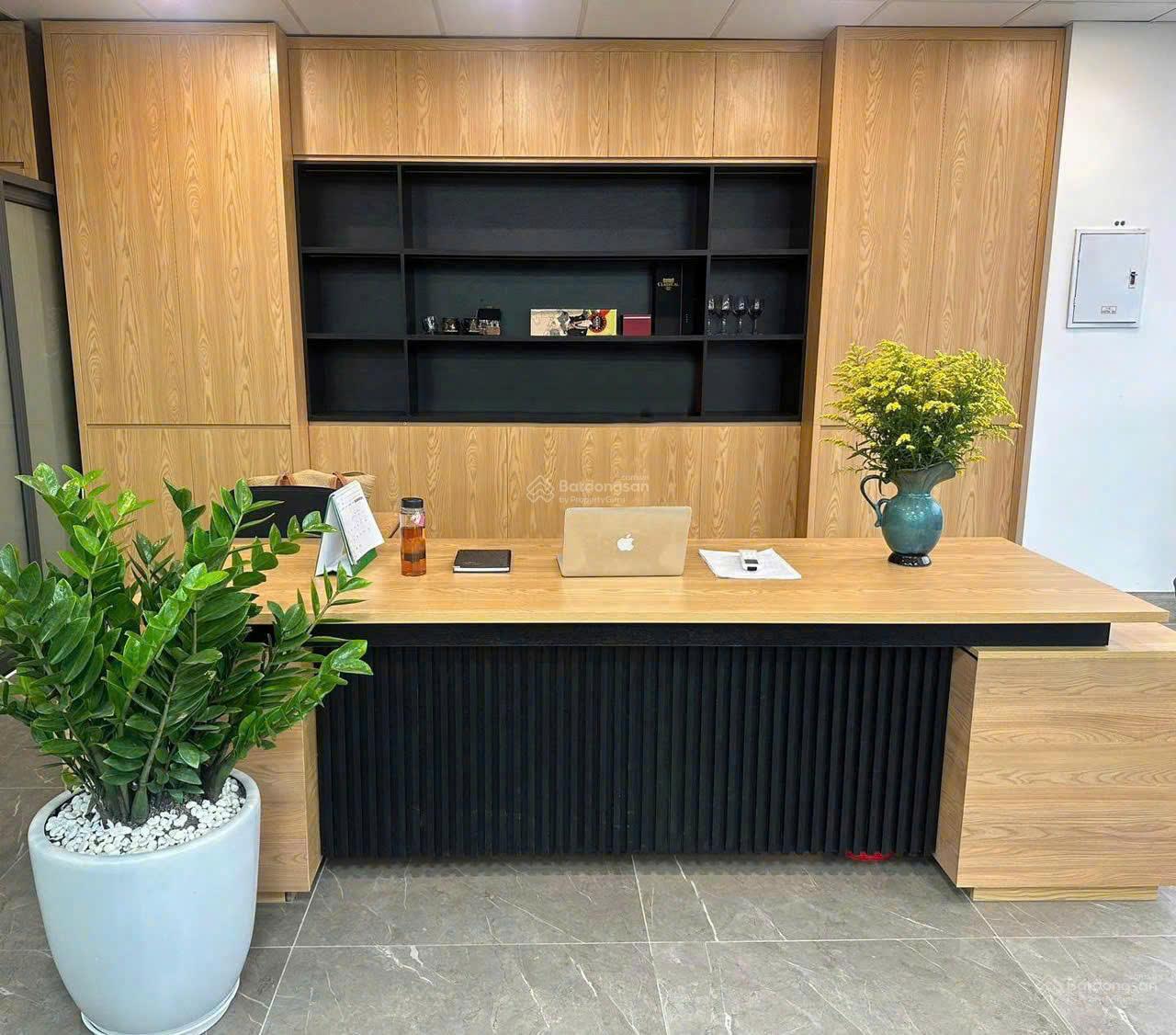 Mời thuê văn phòng 200m2 đầy đủ đồ sẵn vào hoạt động. Mặt đường 19.5m KĐT Nam Đầm Vạc