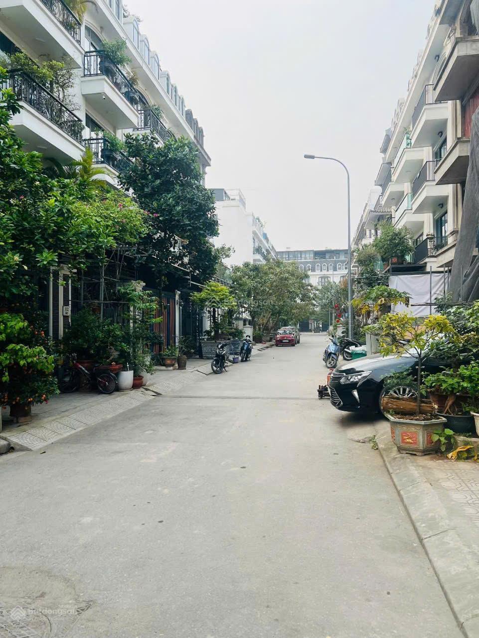 Bán nhà liền kề lô góc 5 tầng thang máy vỉa hè rộng Khu Green Park Vĩnh Hưng 120m² giá 25 tỷ