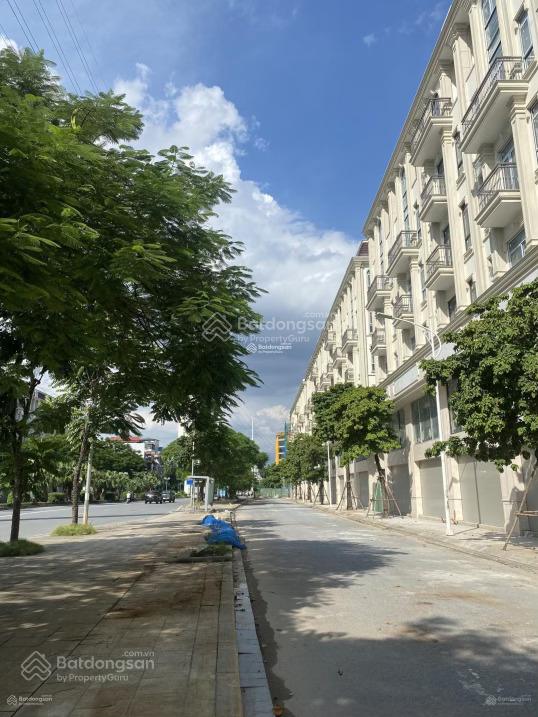 Cho thuê căn lièn kề Geleximco, hoàn thiện cơ bản làm kho, DT 100m2 X 4 tầng, giá 11 triệu