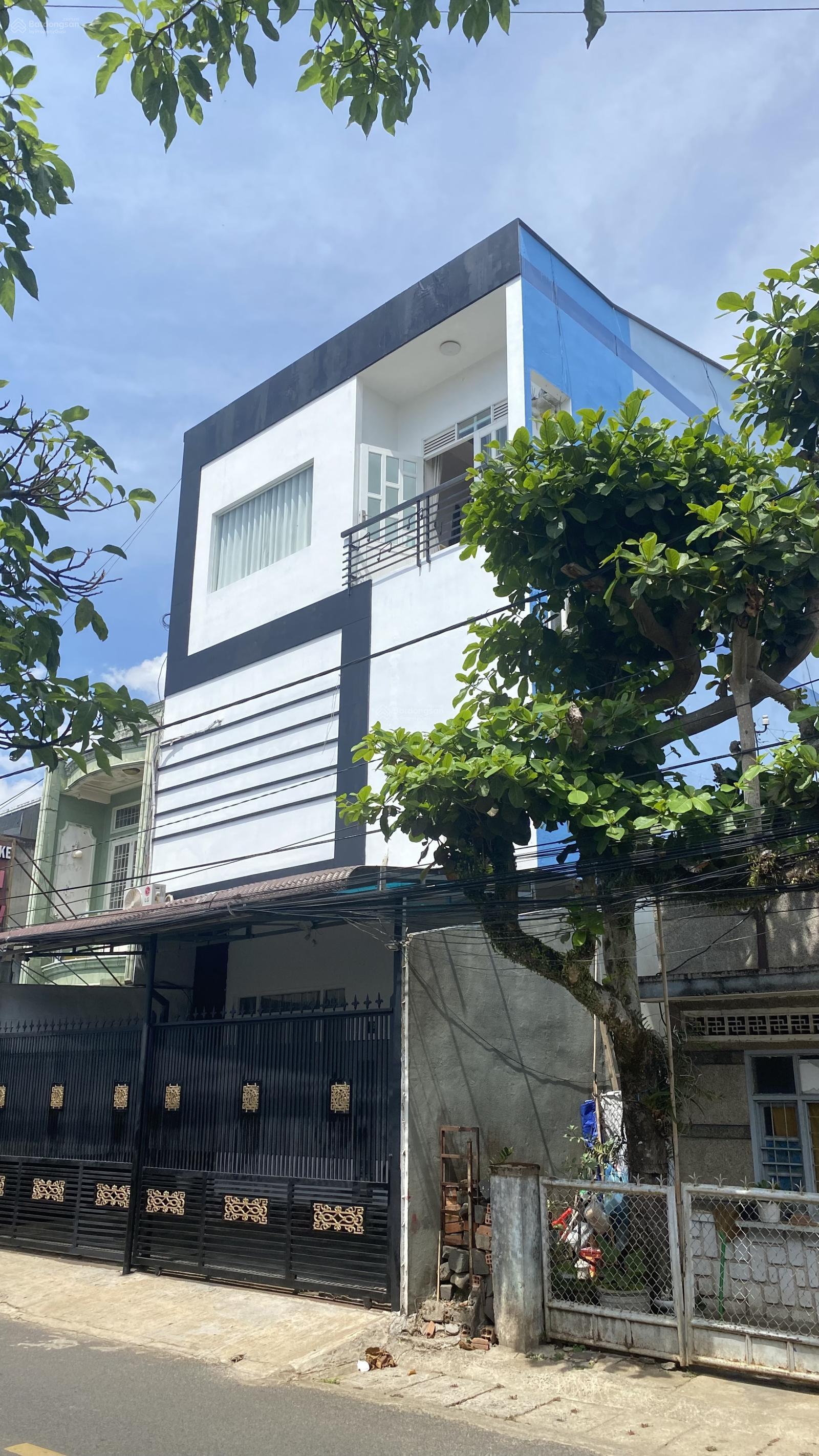Bán nhà mặt phố Nguyễn Thị Minh Khai, 10 tỷ, 450m2, 4 tầng, đầy đủ nội thất, Q. B'Lao, Lâm Đồng Bán nhà mặt phố Nguyễn Thị Minh Khai, 10 tỷ, 450m2, 4 tầng, đầy đủ nội thất, Q. B'Lao, Lâm Đồng