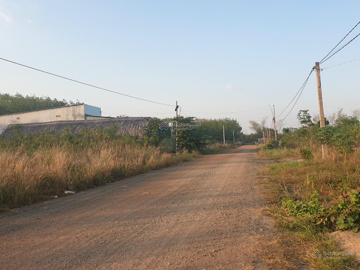 Cần bán gấp mảnh vườn ngang 20x 52m hơn 1000m2 bán 210 triệu bao sổ ngay trường học, ủy ban