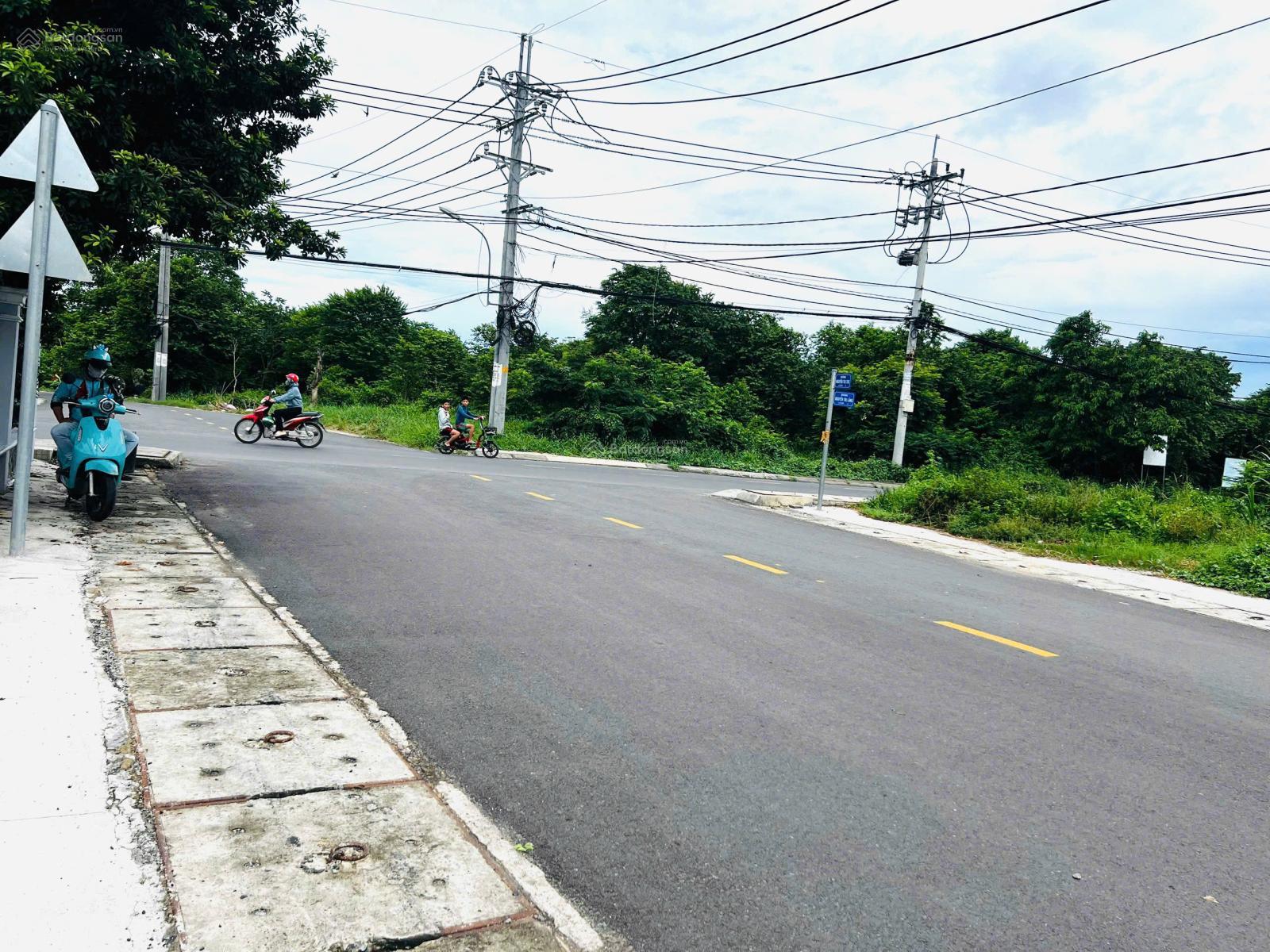 Chủ ngộp bán gấp đất MT Đ. Nguyễn Thị Lắng, xã Tân Phú Trung. DT 131.3m2, sổ hồng riêng, giá 1 tỷ 8