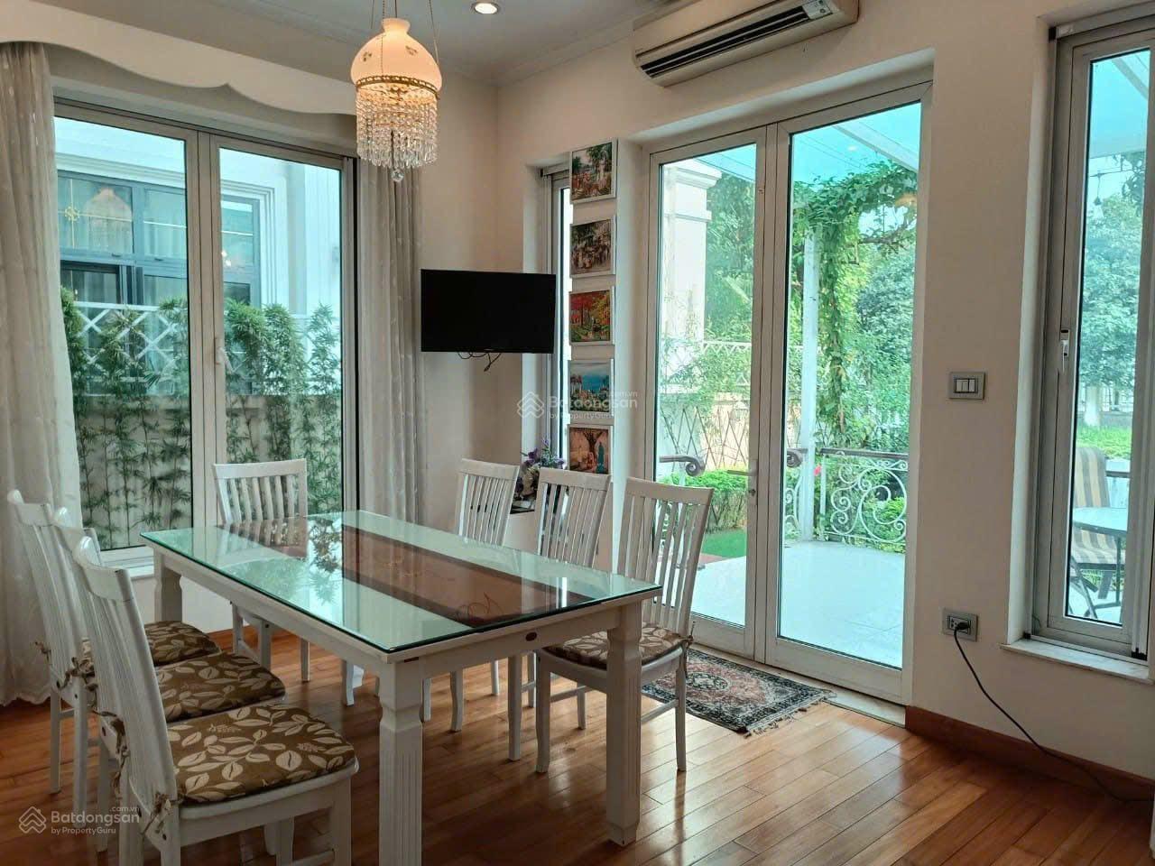Cho thuê giá 65tr/1 tháng, biệt thự Vinhomes Riverside. SĐT liên hệ 0981 839 ***
