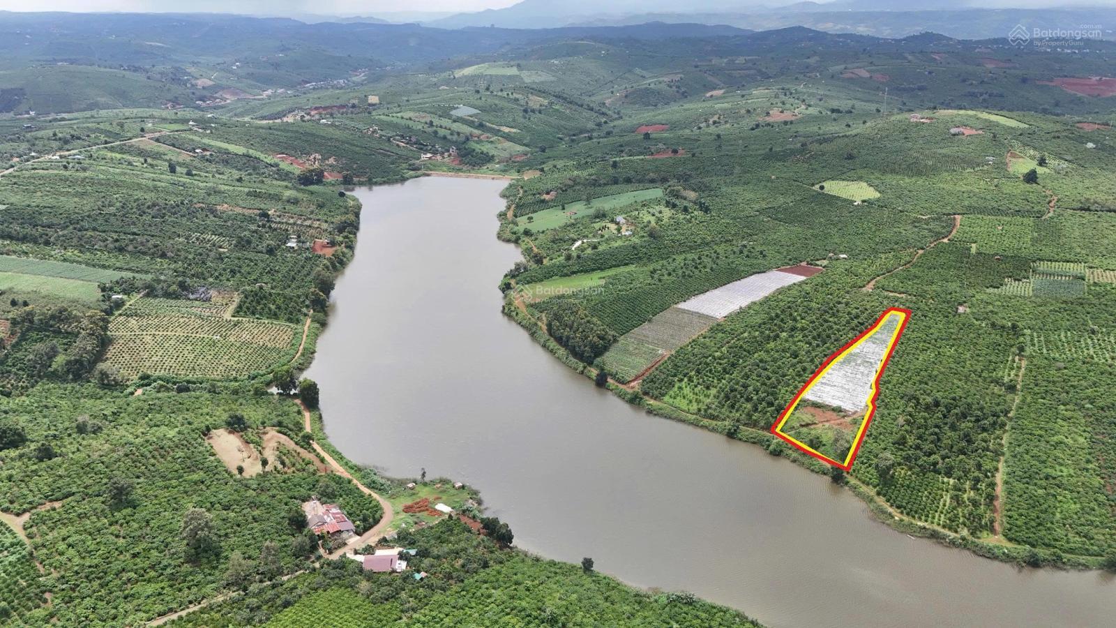 Cần bán 3,5 sào, đất giáp hồ 1019. Cách trung tâm chợ Mới 4km