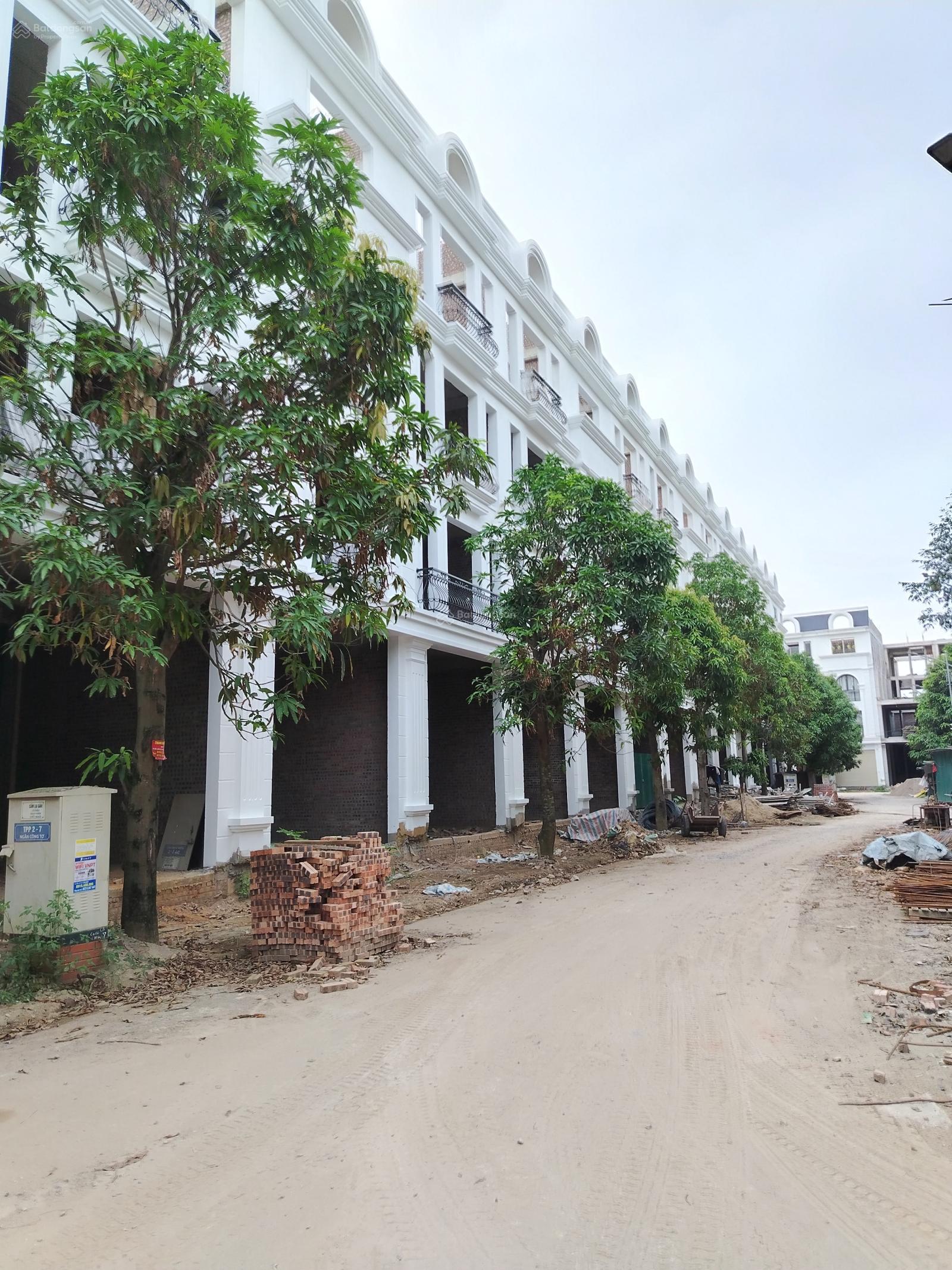 Bán căn nhà 4 tầng mới xây tại khu đô thị Bần, thị xã Mỹ Hào, Hưng Yên