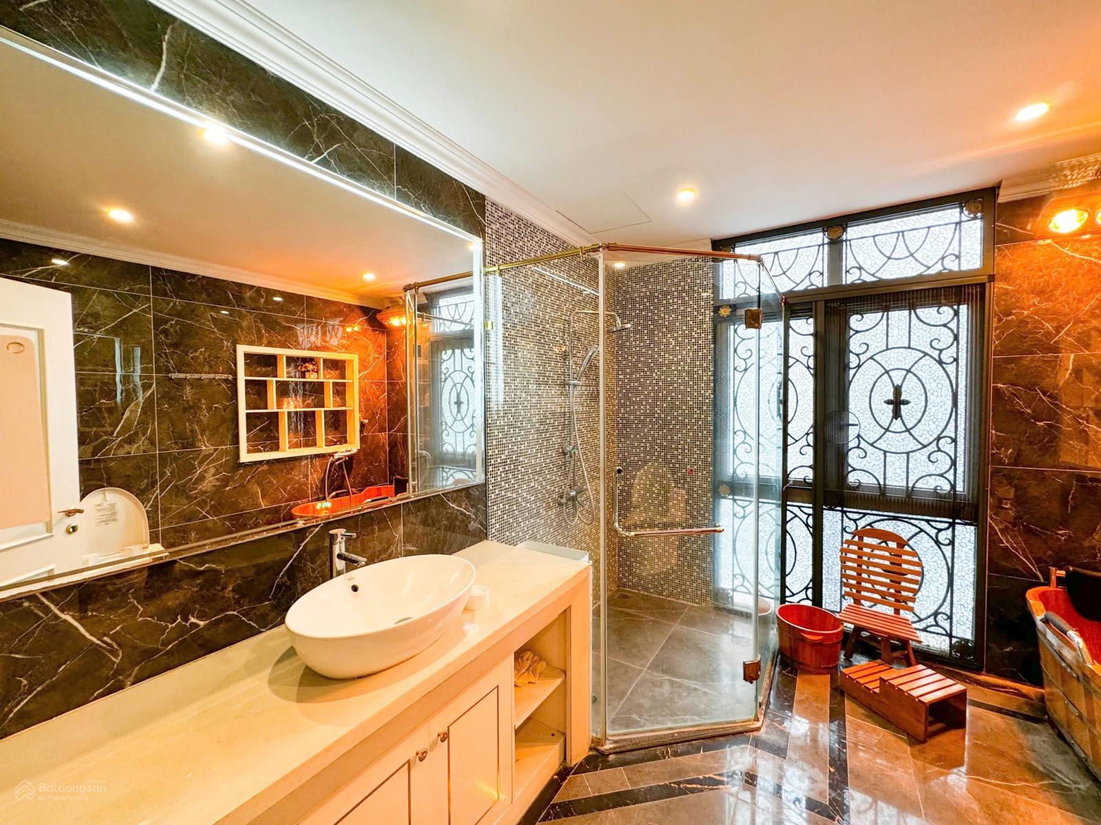 Bán siêu phẩm biệt thự Vinhomes Riverside Long Biên - 414m2 2 căn thông - full nội thất, giá 135 tỷ