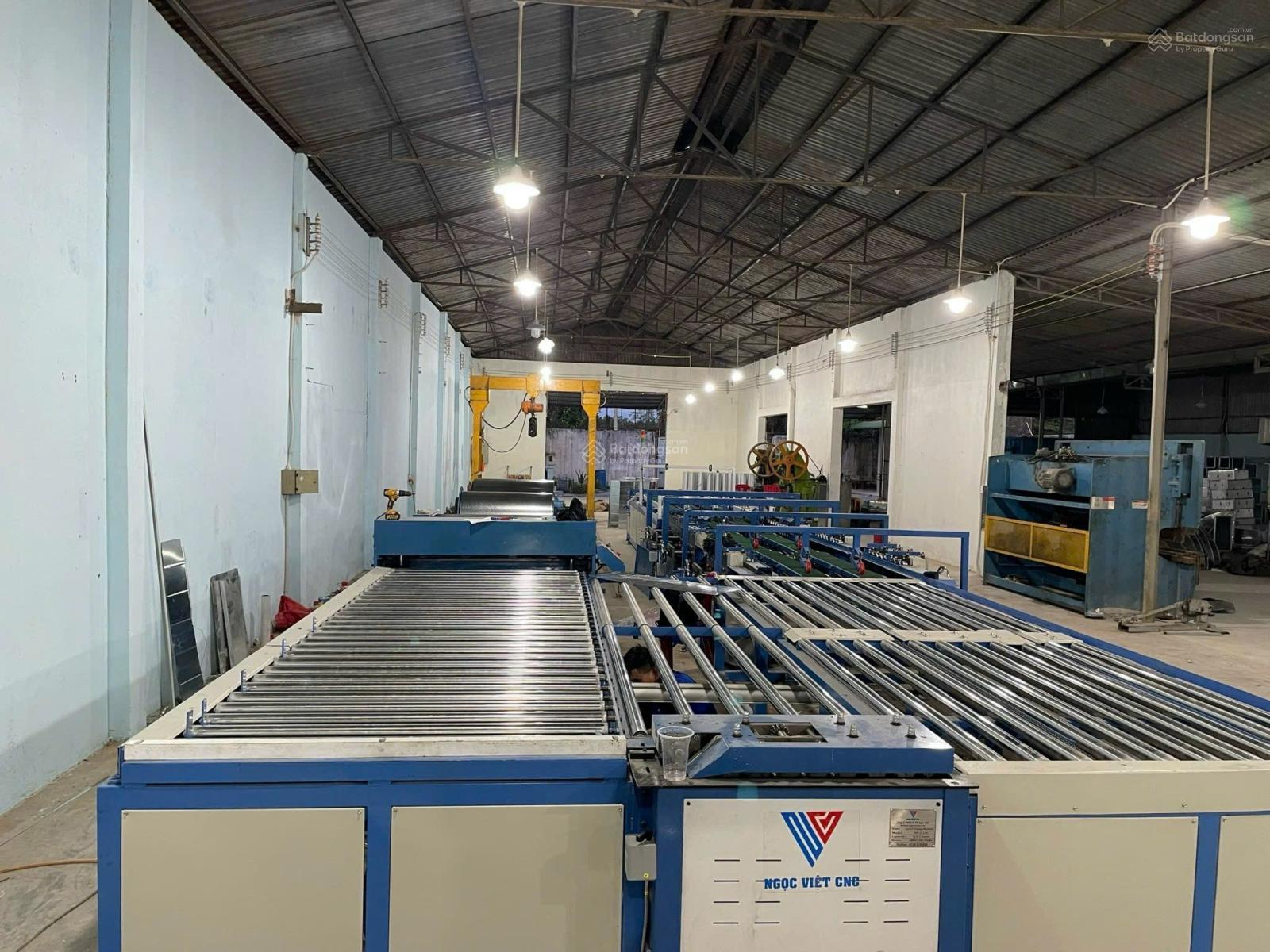 Bán nhà xưởng tại Tân Quý Tây, Bình Chánh, Tp. Hồ Chí Minh. DT 2400m2 (ngang 30m) - Giá: 12,5tr/m2