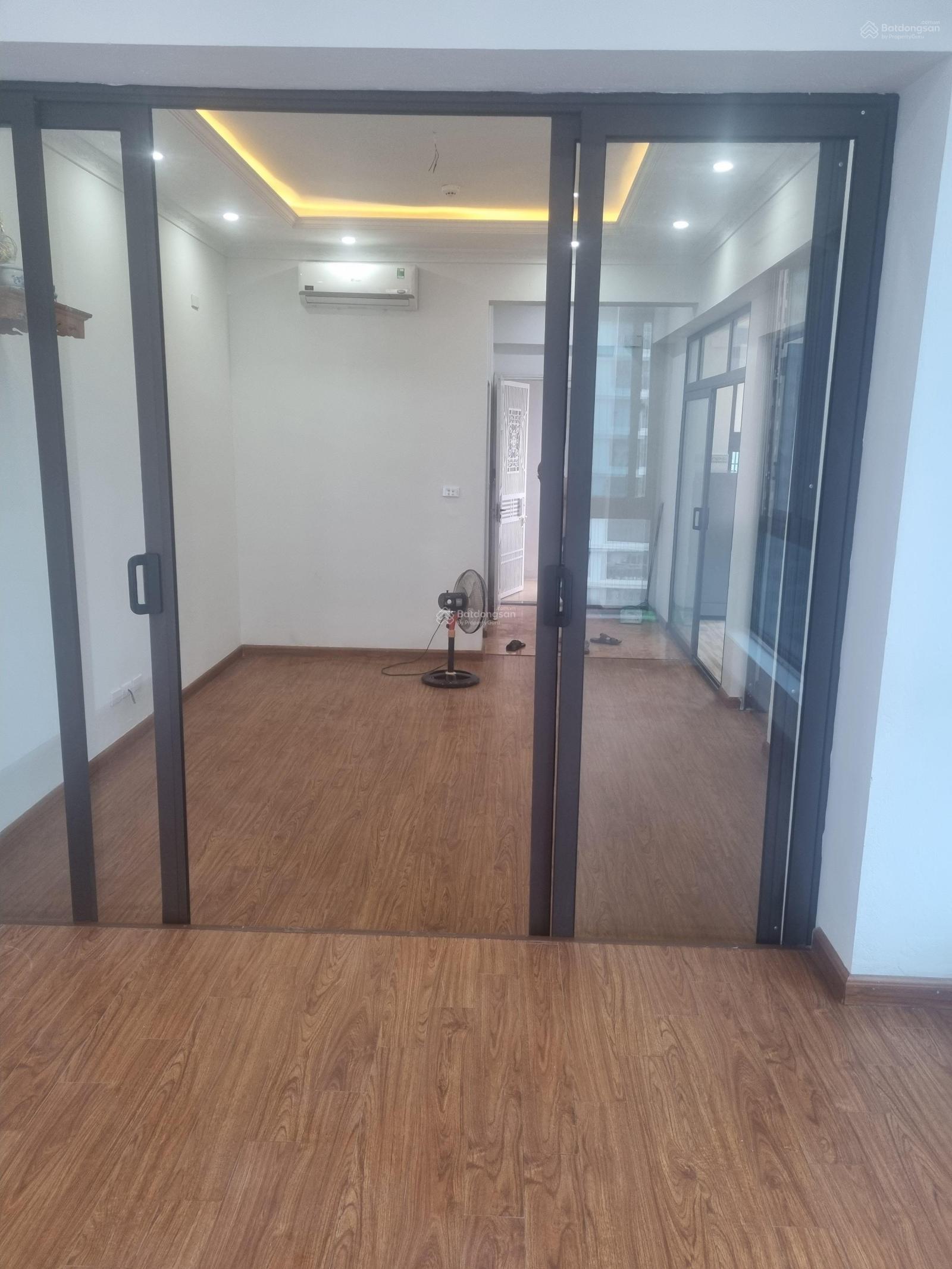 Cho thuê căn hộ 85 m2 tầng 2 tòa N3B Trung Hòa - Nhân Chính 3 phòng ngủ ko đồ giá 10 triệu/tháng