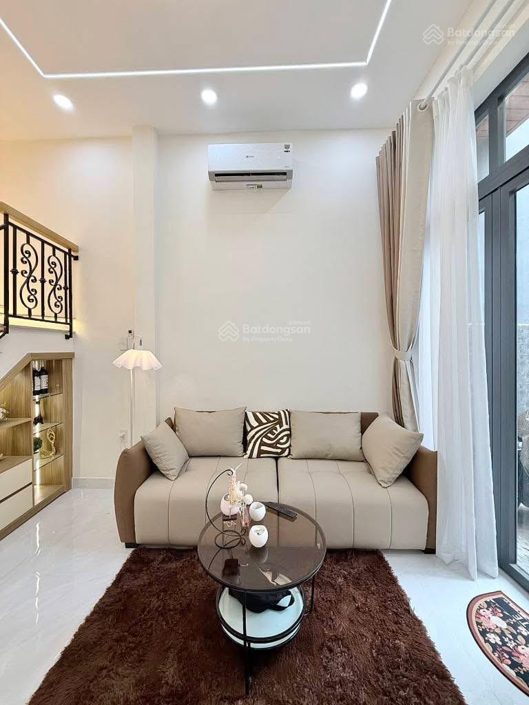Bán gấp nhà Quận 1, đường Nguyễn Văn Nguyễn. Dt 38m2( 3,2mx 11,8m) giá 2.360 tỷ gần chợ Tân Định