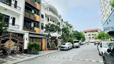 Bán nhà phố 99.6m² đối diện chung cư Homyland, Thủ Đức 5PN, giá 17 tỷ TL