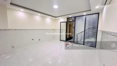 Cho thuê văn phòng 35m2 có thang máy, hầm để xe tại Vạn Phúc City