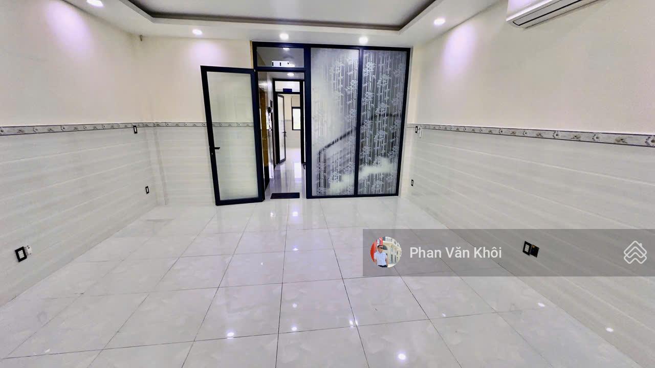 Cho thuê văn phòng 35m2 có thang máy, hầm để xe tại Vạn Phúc City