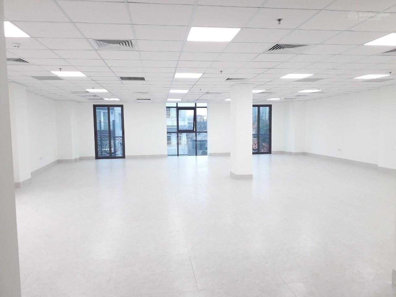 Cho thuê nhà mặt phố tại Phố Huế, 160 triệu, 250 m2, hàng hiếm giá tốt