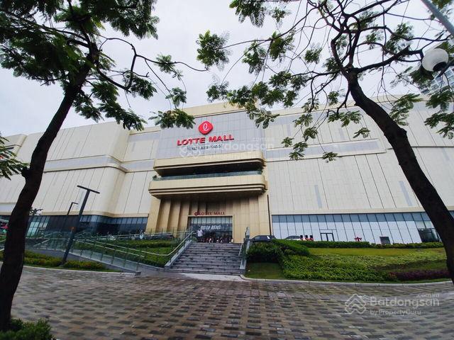 Mặt phố Lạc Long Quân, view Hồ Tây, vỉa hè đá bóng, 2 mặt tiền, DT: 166.5m2, MT: 6,2m. KD đa ngành