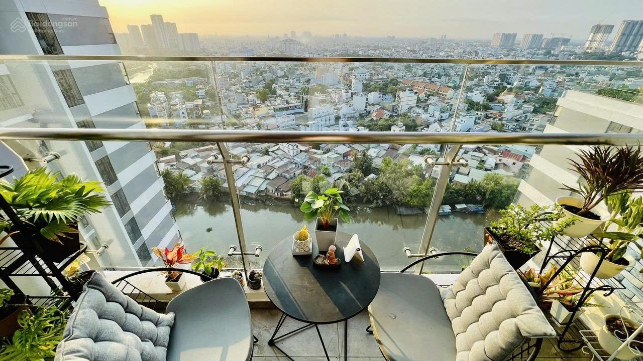 Rỗ hàng chuyển nhượng căn hộ D'Lusso Quận 2, giá 5,9 tỷ 2PN DT 68,5m2, nội thất cơ bản, view sông