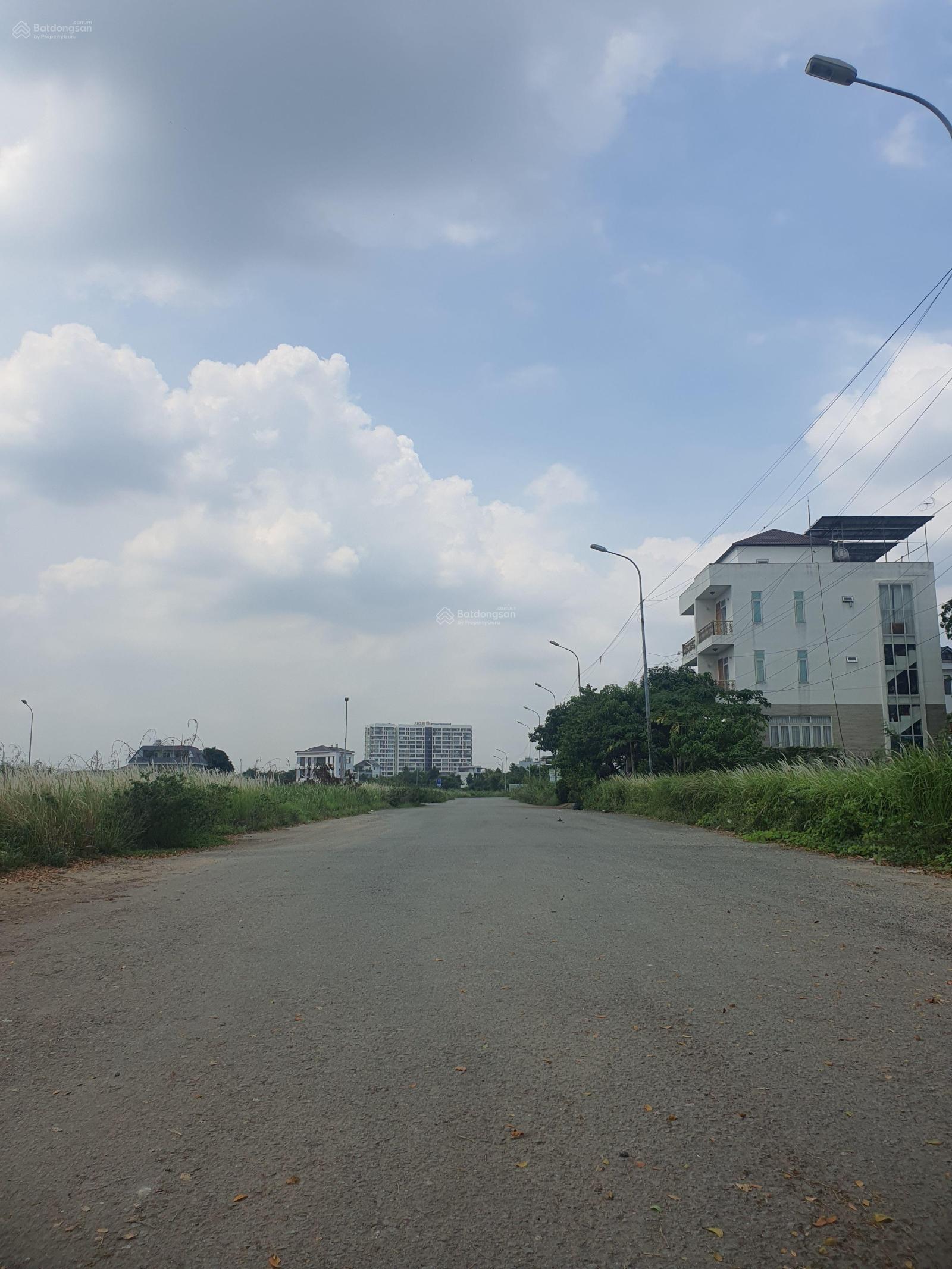 Bán nhanh đất chính chủ 384m ngang 25m đất sổ riêng Đường Liên Phường giá 74,5 tr/m2