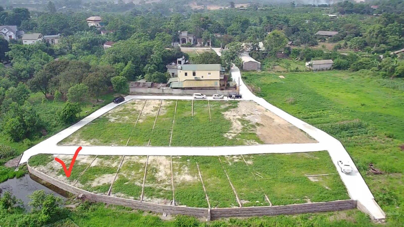 Hàng F0-Tân Thành, Cẩm Lĩnh Ba Vì, HN. Giáp cánh đồng, cách đường nhựa 1km, trường học, UB xã 1,3km
