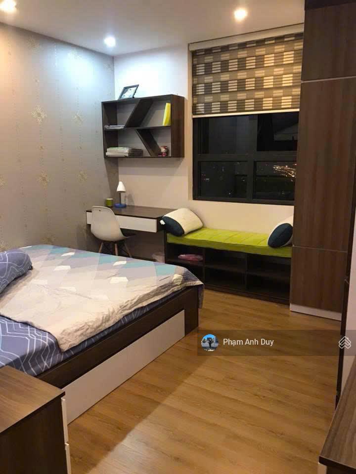 Chính chủ cần bán căn hộ 2PN, 2WC, tầng đẹp, nội thất đầy đủ dự án Home City Trung Kính