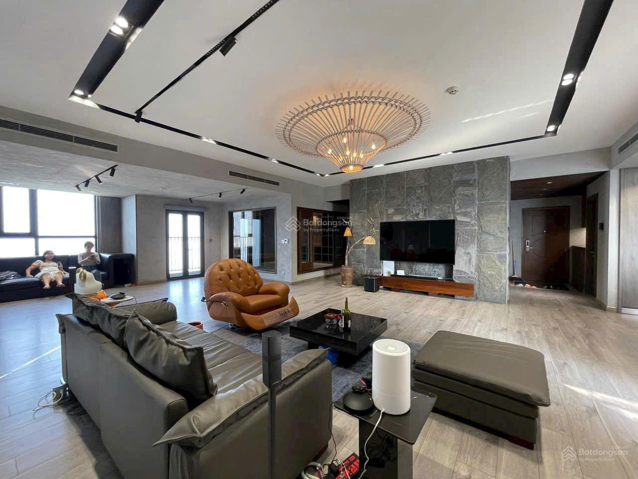 Vợ chồng em bán CH hoa hậu đẹp nhất Học Viện Quốc Phòng 3PN 136m2 căn góc view hồ. Giá 9tỷ3 rẻ nhất