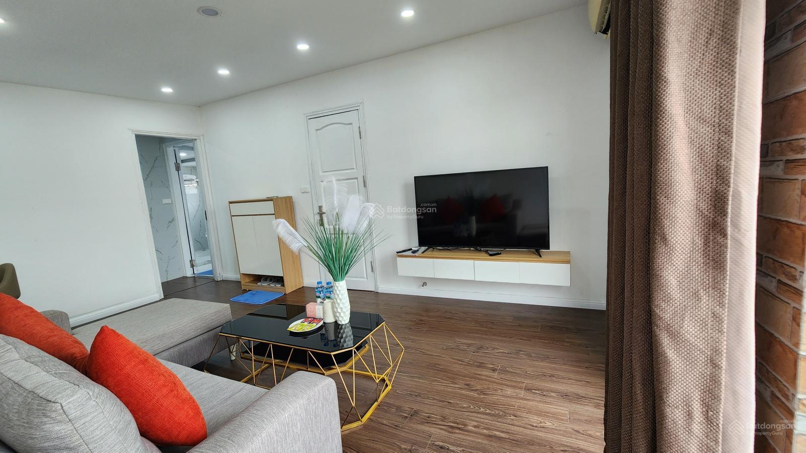 Căn hộ dịch vụ 1 ngủ rộng 70 m cho thuê tại phố Đào Tấn, gần Lotte