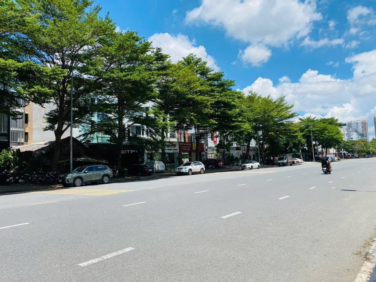 Nhà mặt phố Tân Triều. Diện tích 260m2, mặt tiền 15m, đủ hệ thống PCCC. Làm văn phòng hoặc ở