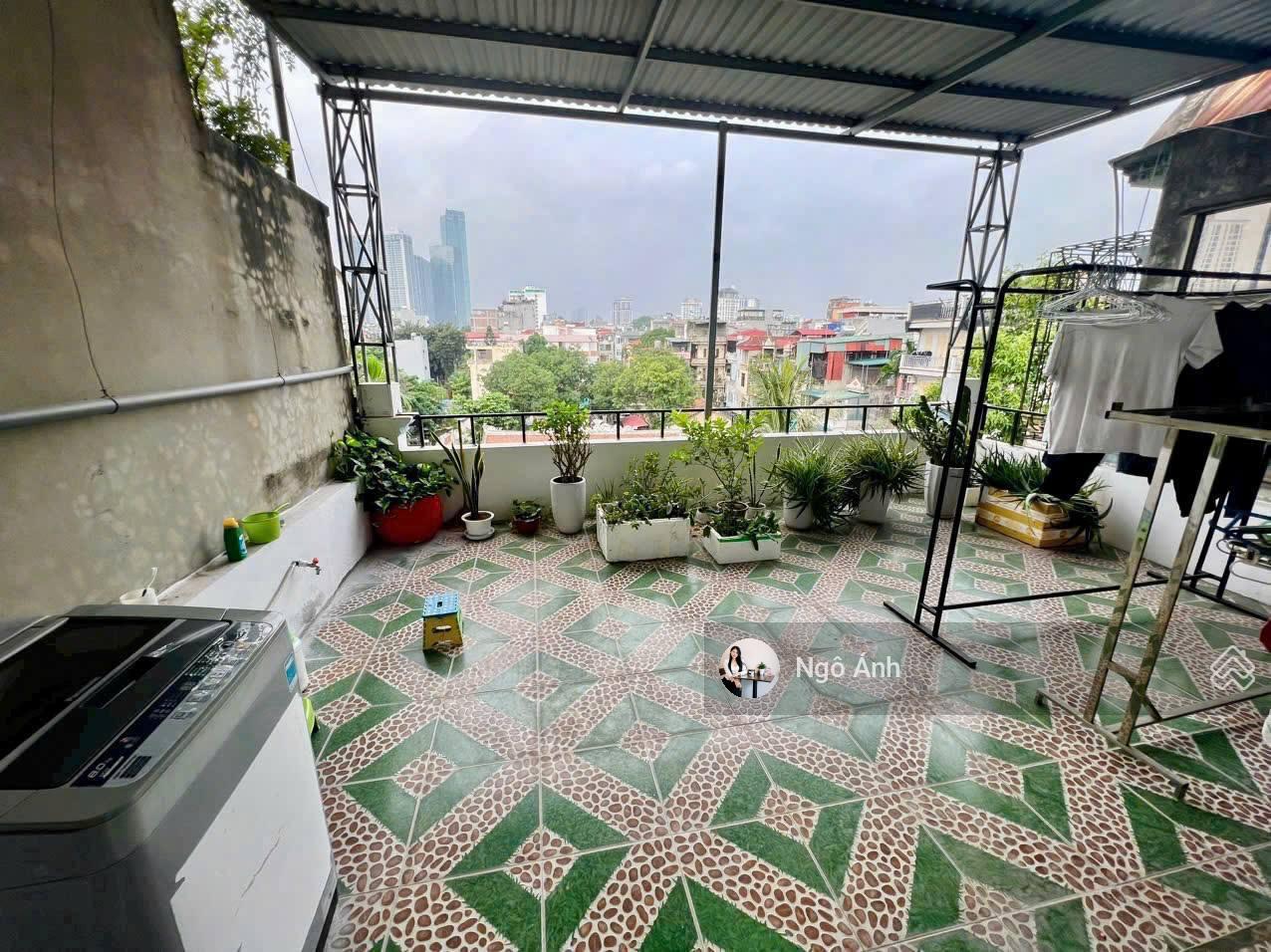 Bán nhà phố Đội Cấn - 5 tầng - 4 phòng ngủ - diện tích sử dụng 42m2 giá 8.36 tỷ LH: 0948 044 ***