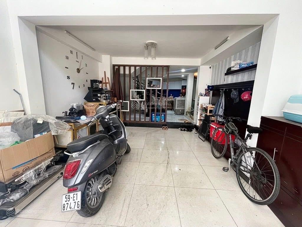 Cô Tùng bán gấp nhà ở Nghĩa Thục - P5 - Q5. Gần chợ Hoà Bình, đang cho thuê 23 triệu. 3tỷ580/73m2