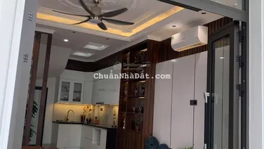 NHÀ ĐẸP YÊN HÒA CẦU GIẤY 5 TẦNG MỚI XÂY - Diện tích: 35m² | Xây 5 tầng + 1 tum | Mặt tiền rộng