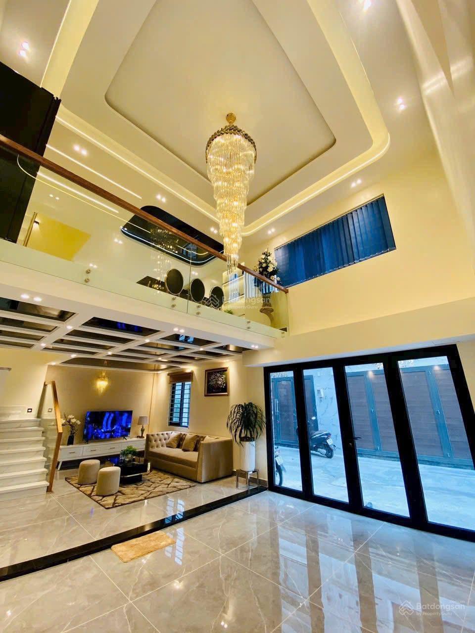 Chủ bán gấp 3,29 tỷ nhà đường Hoa Lan, Phường 2, Quận Phú Nhuận. DT 62,8m2. SHR, hợp đồng thuê cao.