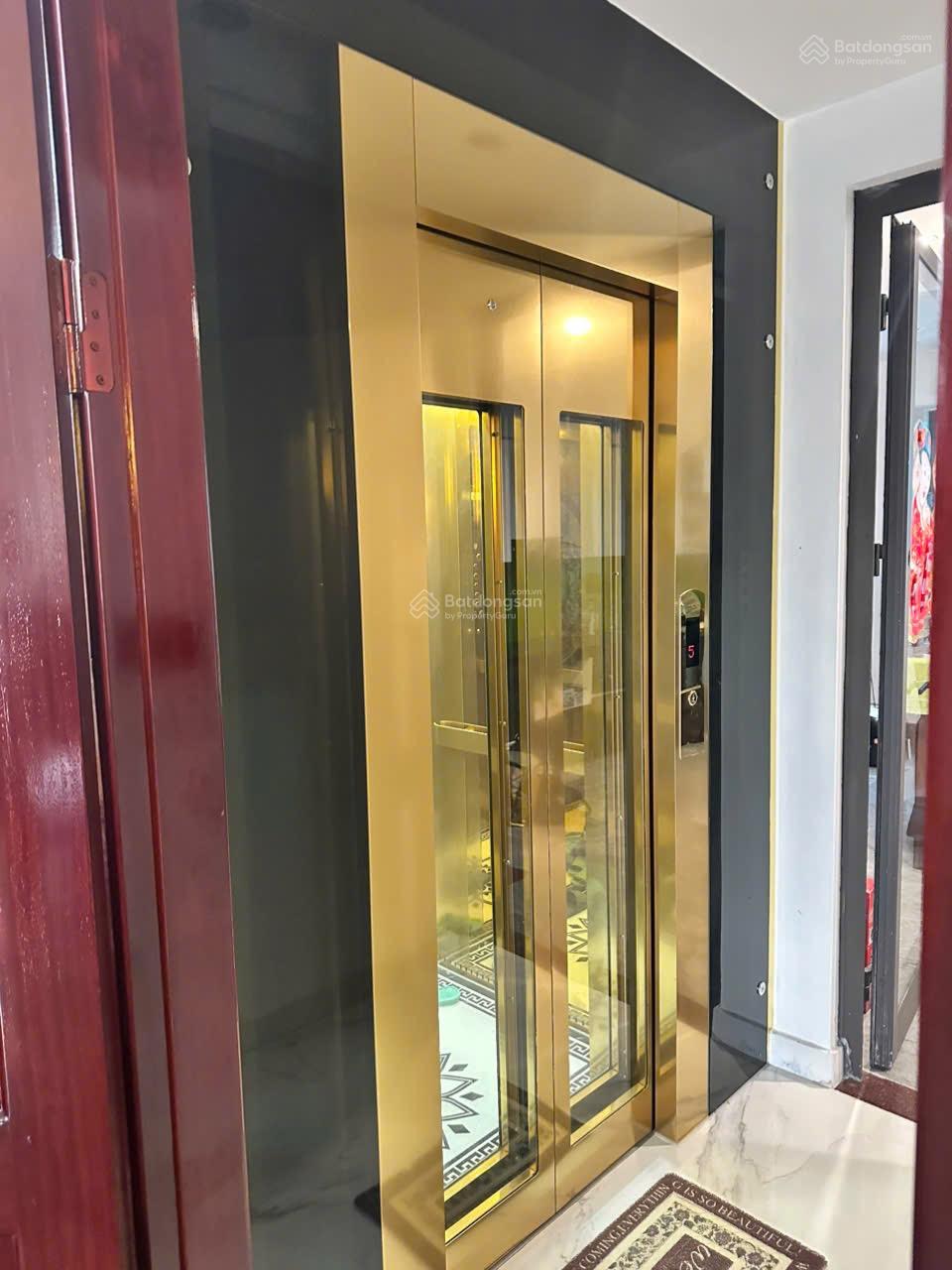 1 căn duy nhất 90m2 nhà 5 tầng full nội thất. Có thang máy. Đường 18m đang cho thuê 40 triệu