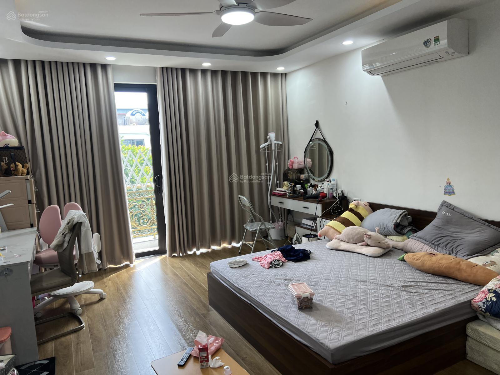 1 căn duy nhất 90m2 nhà 5 tầng full nội thất. Có thang máy. Đường 18m đang cho thuê 40 triệu