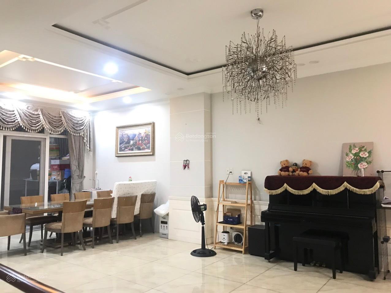 Chính chủ cho thuê villa Saigon Pearl đầy đủ nội thất cơ bản giá 90 triệu / tháng LH 0932 069 ***