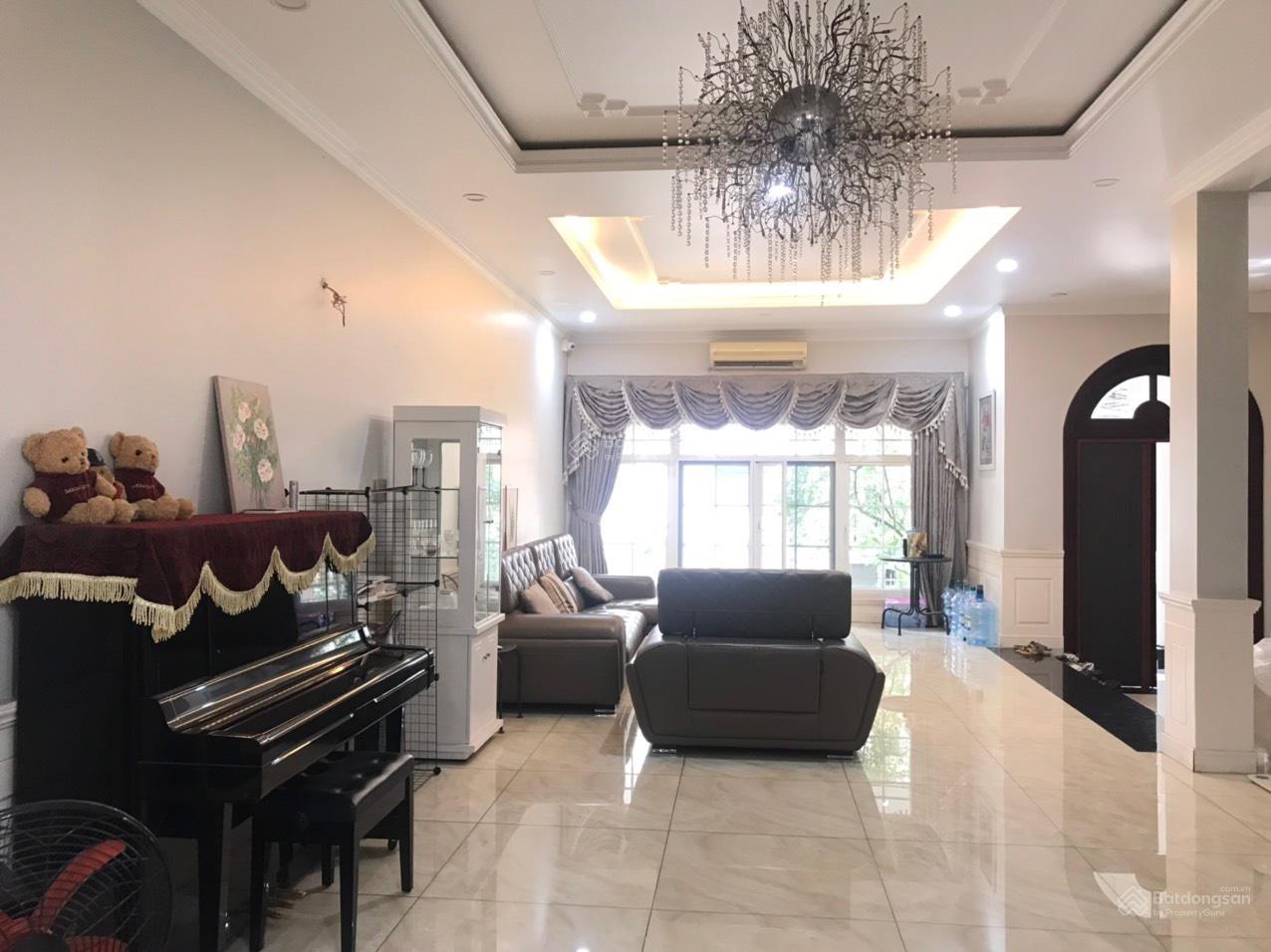 Chính chủ cho thuê villa Saigon Pearl đầy đủ nội thất cơ bản giá 90 triệu / tháng LH 0932 069 ***