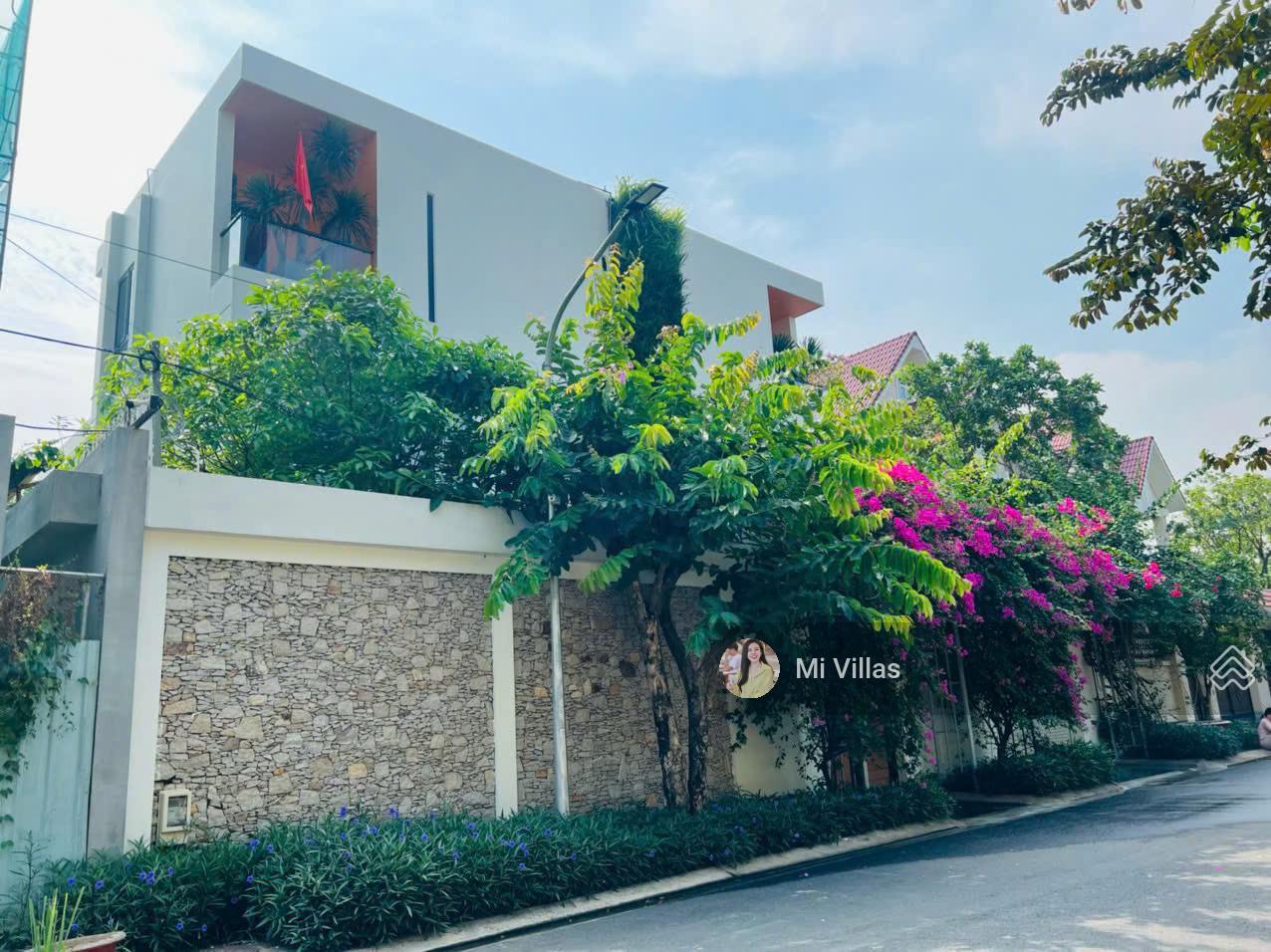 Ngộp! CC Bán gấp Biệt Thự Khu Fideco Thảo Điền, Quận 2 DT 14x18 CN 238m2 trệt 2 lầu 4PN giá 61 tỷ Ngộp! CC Bán gấp Biệt Thự Khu Fideco Thảo Điền, Quận 2 DT 14x18 CN 238m2 trệt 2 lầu 4PN giá 61 tỷ