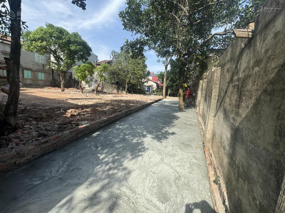 Giá 1,68 tỷ DT 46 m2 Bán gấp đất sổ đỏ tại đường QL32, Hiệp Thuận, Tam Thuấn ngay gần Cầu Phùng