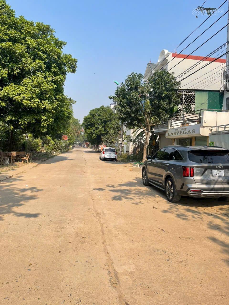 Chủ nhà cắt lỗ lô đất băng 1 trục kinh doanh sầm uất