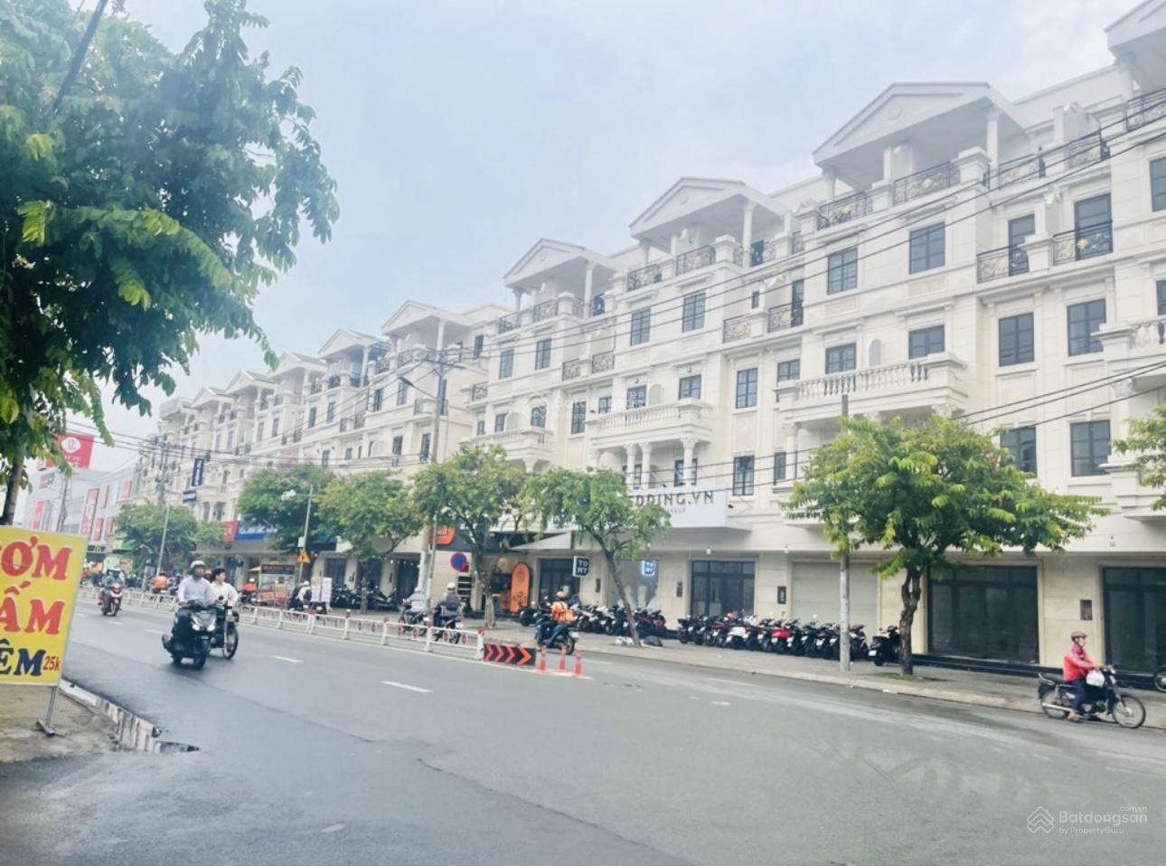Nhà mặt tiền Phạm Văn Bạch trệt lửng lầu - 69,2 m2 - đường rộng 30m - vỉa hè 3m