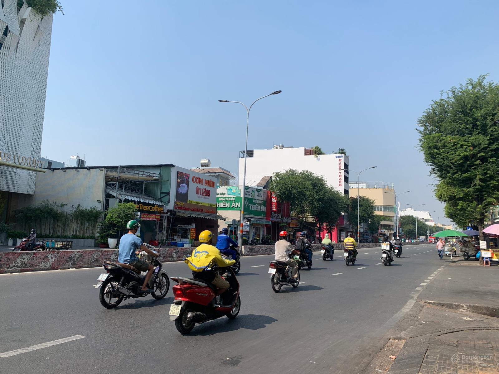 Bán MTKD Lê Trọng Tấn, DT: 10x40, sẵn hợp đồng thuê 100tr/tháng, giá 48 tỷ TL! Bán MTKD Lê Trọng Tấn, DT: 10x40, sẵn hợp đồng thuê 100tr/tháng, giá 48 tỷ TL!
