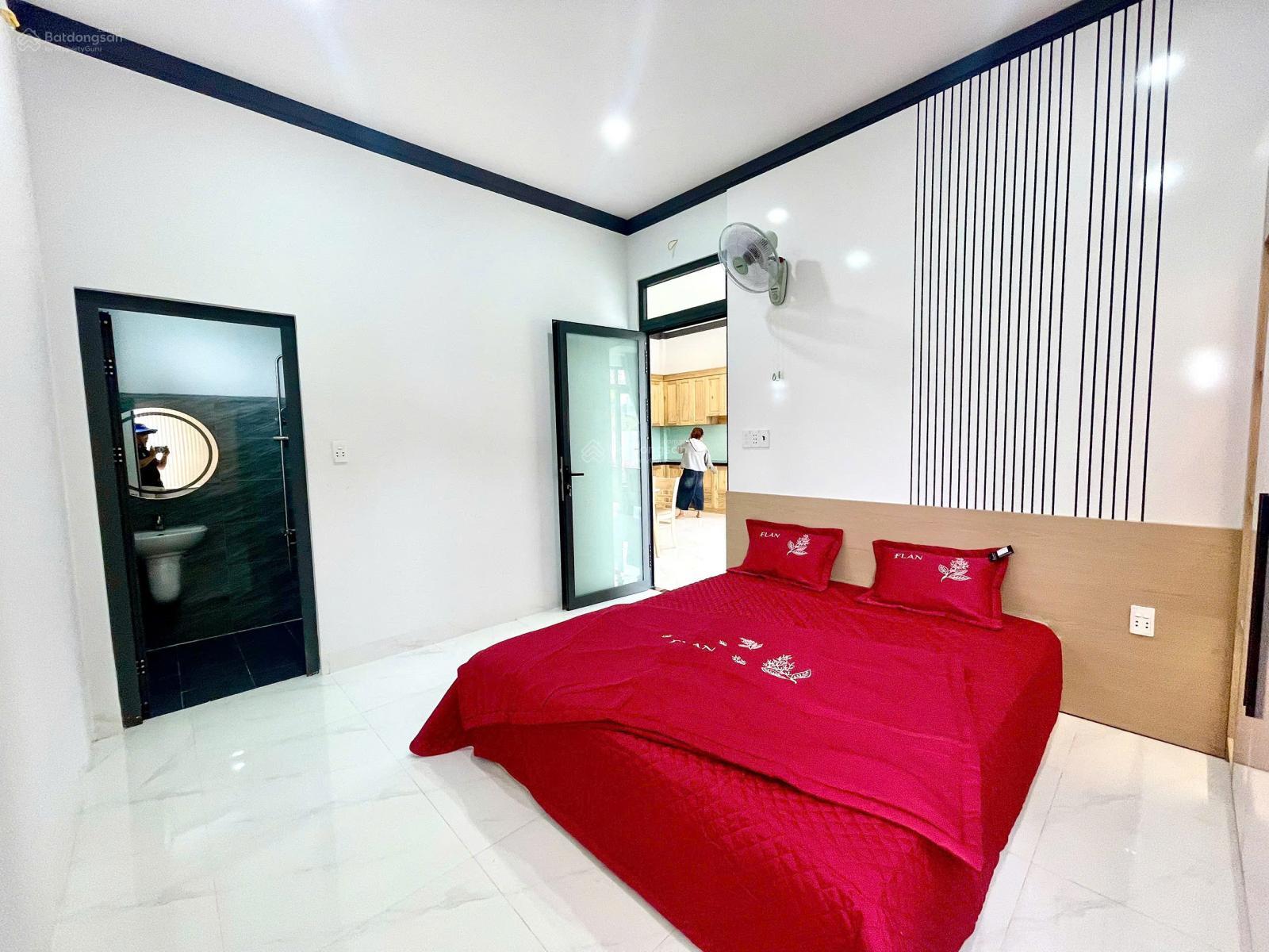 Nhà vườn village mái Nhật hồ bơi mặt tiền đường nhựa sau chợ Ea Kao giá 3,99 tỷ
