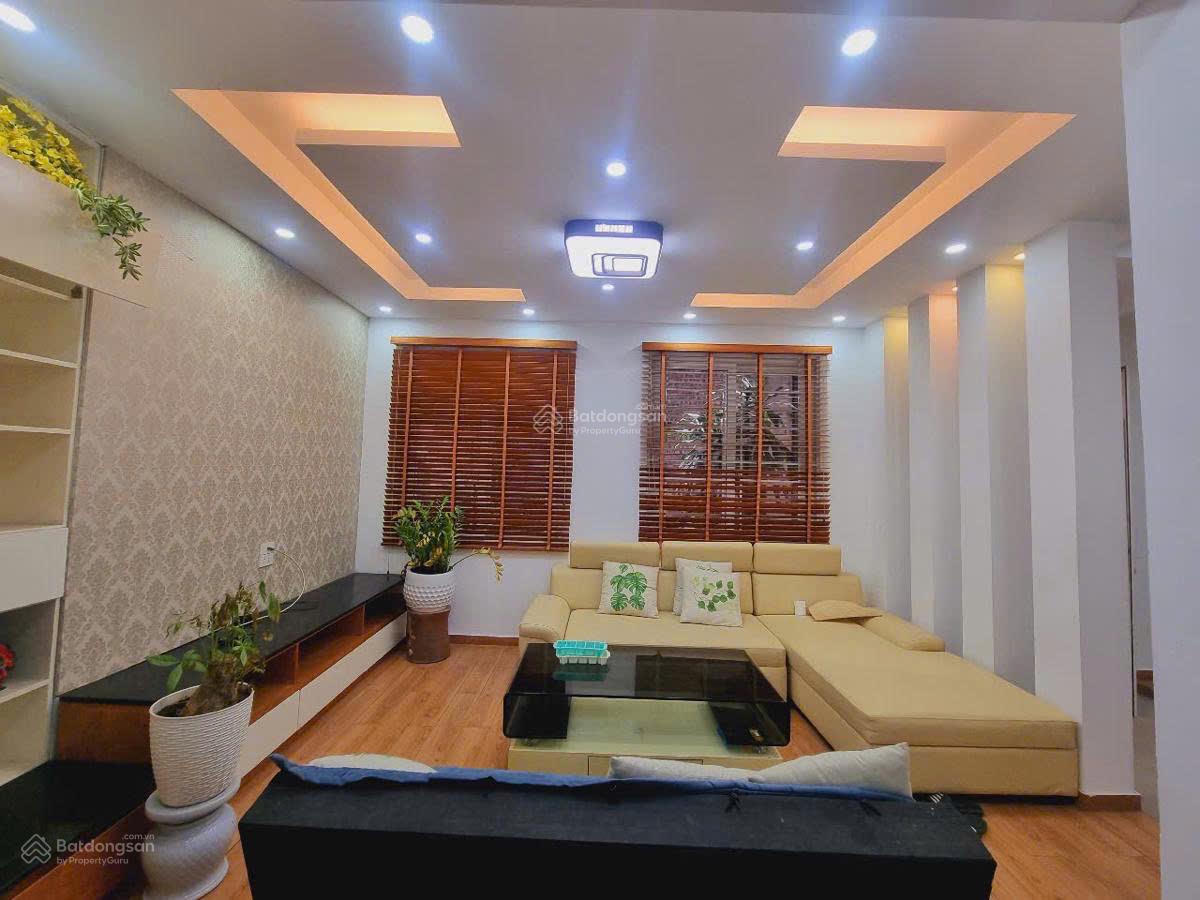 Bán nhà ngõ 34 Hoàng Cầu, ô tô vào nhà. 79m2 x4 tầng Mt 9,6m giá 25,2 tỷ. Tặng GPXD 8 tầng 1 hầm